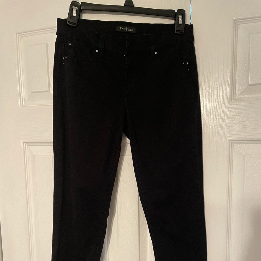 White House Black Market/ Black skimmer pants size 6